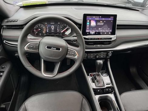 Used 2025 Jeep Compass Trailhawk AWD/4WD image 12