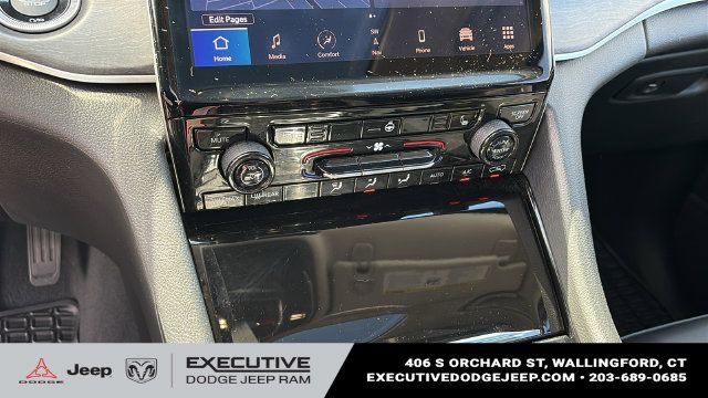 Used 2023 Jeep Grand Cherokee L Limited AWD/4WD image 17
