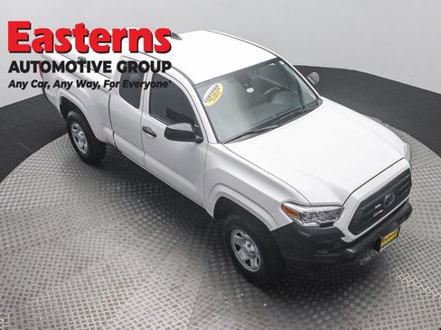 Used 2020 Toyota Tacoma SR RWD image 3