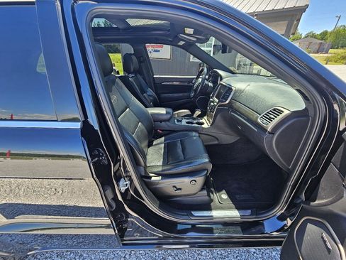 Used 2017 Jeep Grand Cherokee Overland AWD/4WD image 37