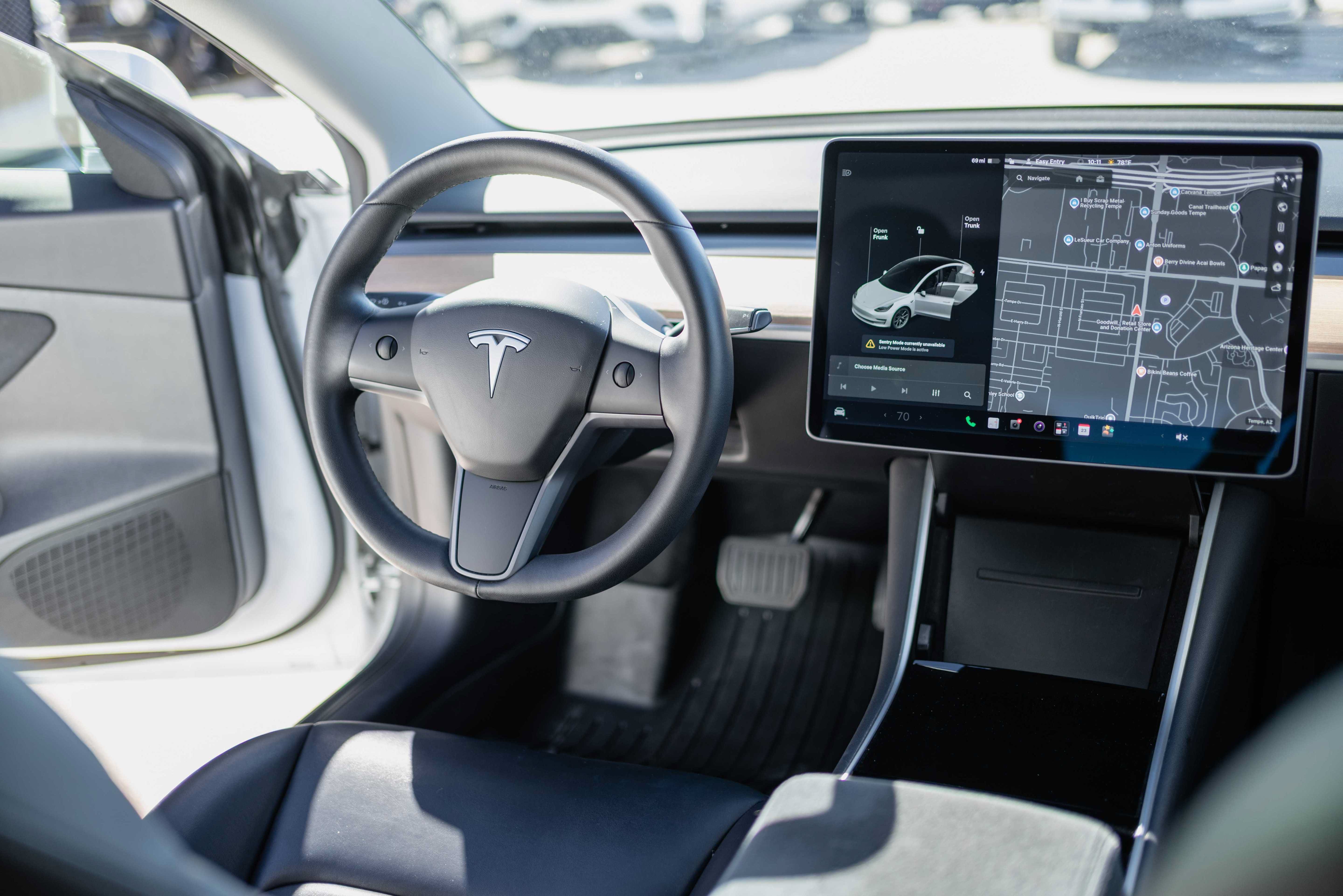 Used 2020 Tesla Model 3 Standard Range Plus RWD image 6