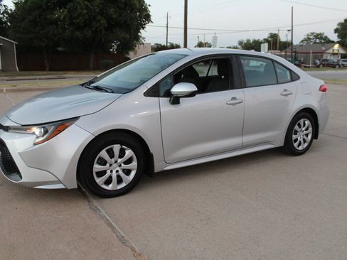 Used 2020 Toyota Corolla LE FWD image 4
