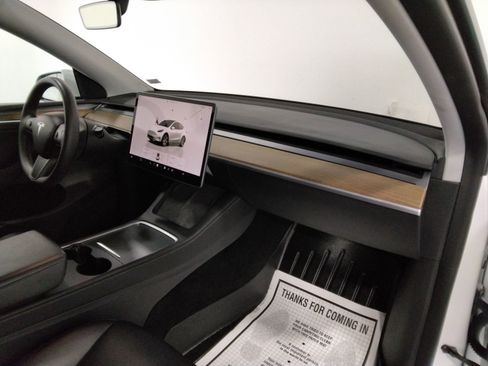 Used 2023 Tesla Model Y Long Range image 43