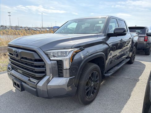 Used 2025 Toyota Tundra Limited AWD/4WD image 4
