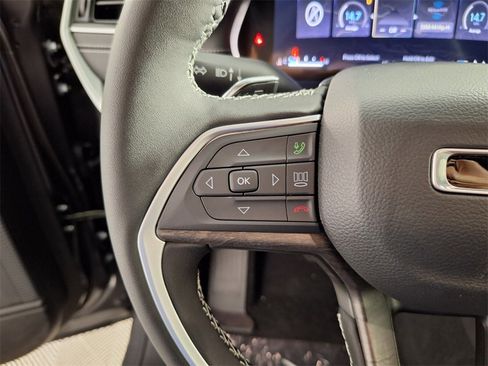 New 2025 Jeep Grand Cherokee Limited w/ Black Appearance Package image 18