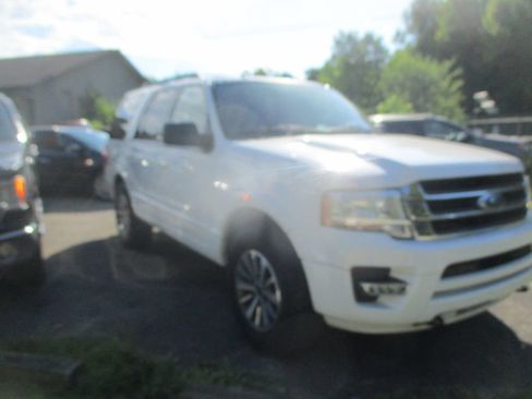 Used 2017 Ford Expedition XLT AWD/4WD image 3