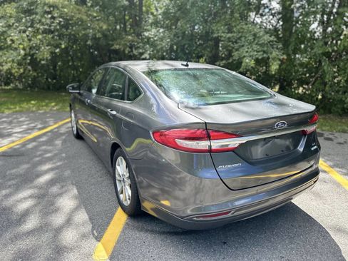 Used 2017 Ford Fusion SE w/ Fusion SE Technology Package image 7