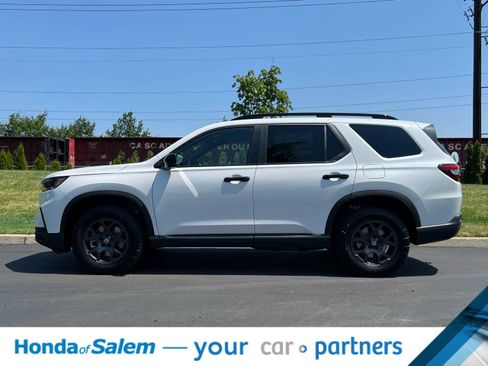 New 2025 Honda Pilot TrailSport image 5