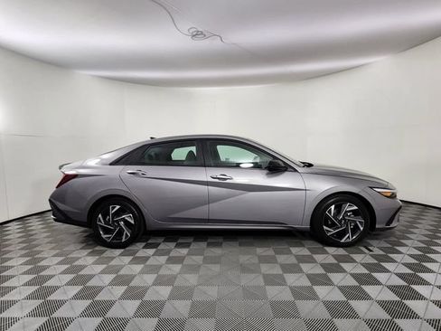 Certified 2025 Hyundai Elantra Sport FWD image 6