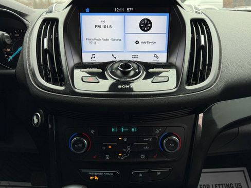 Used 2017 Ford Escape Titanium image 22