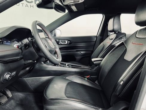 Used 2023 Jeep Compass Trailhawk image 8