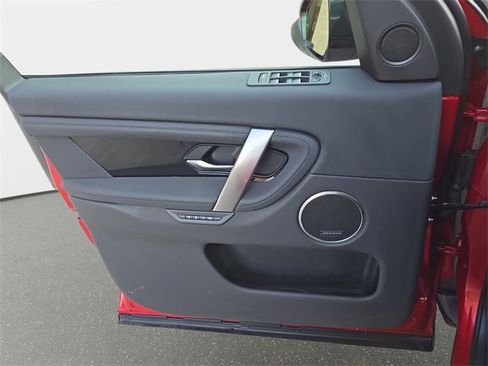 Used 2025 Land Rover Discovery Sport S image 29