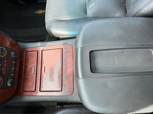Used 2013 Chevrolet Avalanche LTZ AWD/4WD image 24