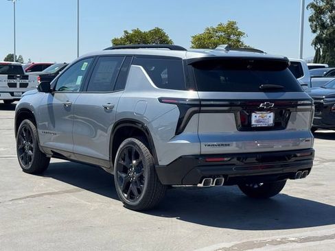 New 2026 Chevrolet Traverse RS w/ LPO, Floor Liner Package FWD image 3