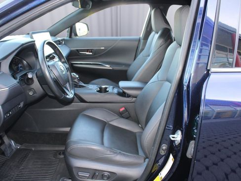 Used 2023 Toyota Venza XLE image 31