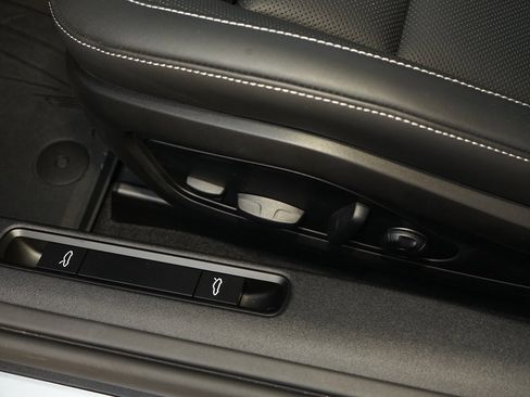 Used 2025 Porsche 911 Carrera image 31