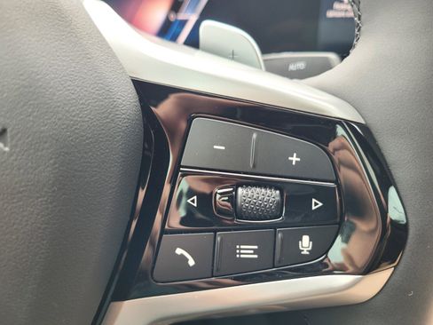 New 2025 BMW 330i xDrive Sedan w/ Convenience Package image 28