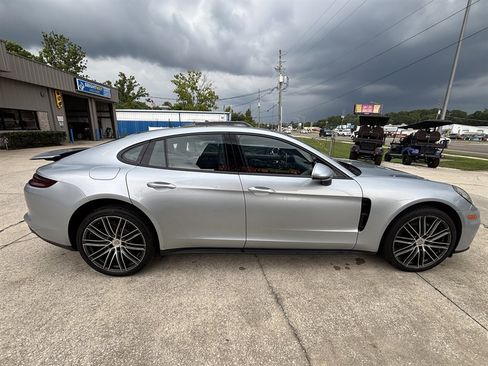 Used 2017 Porsche Panamera image 6