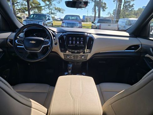 Used 2023 Chevrolet Traverse LT w/ LT Premium Package image 12
