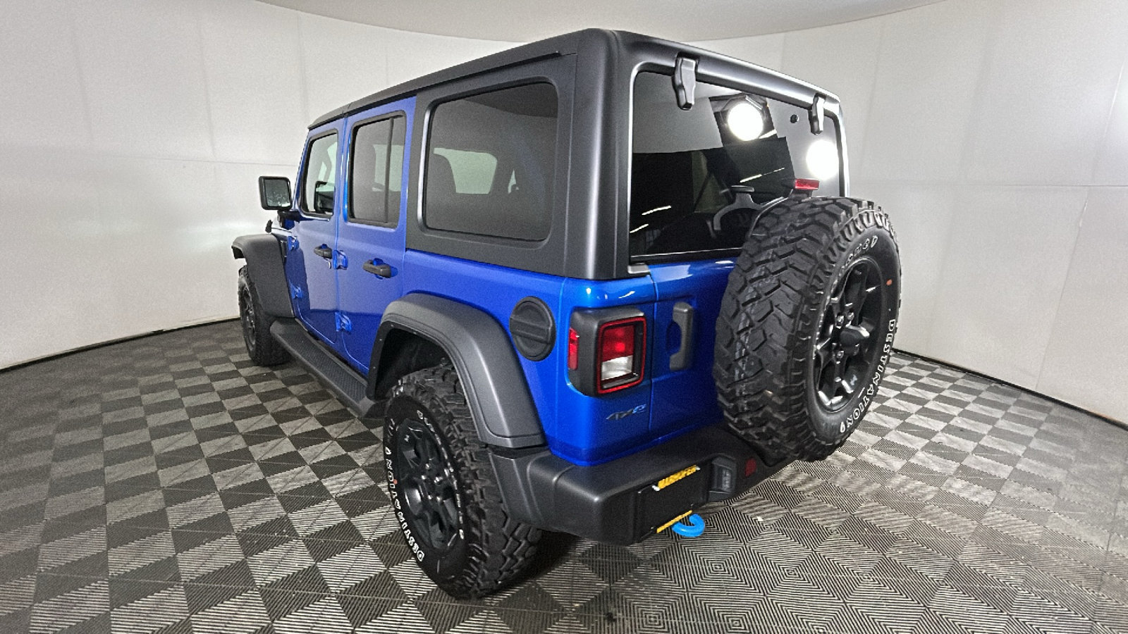 Used 2023 Jeep Wrangler Unlimited w/ Cold Weather Group AWD/4WD image 5