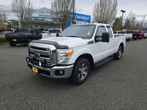 Used 2015 Ford F250 Lariat w/ Camper Package image 2
