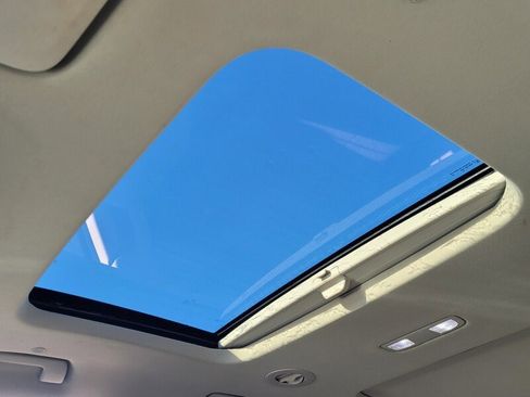 Used 2019 Chevrolet Traverse LT w/ LT Premium Package image 19