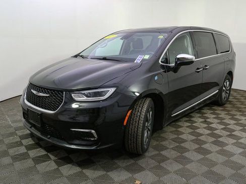 Used 2023 Chrysler Pacifica Limited image 5