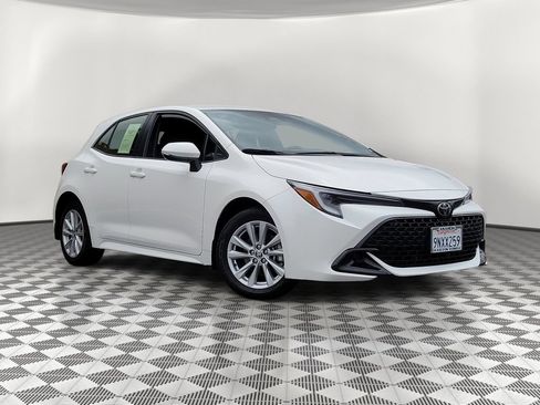 Used 2025 Toyota Corolla SE w/ SE Package FWD image 2