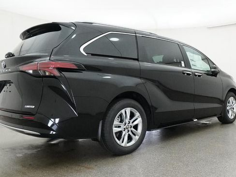 New 2026 Toyota Sienna Limited FWD image 25
