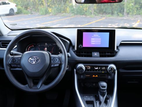 Certified 2025 Toyota RAV4 XLE FWD image 30