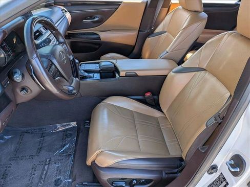 Used 2019 Lexus ES 300h w/ Accessory Package 2 image 16