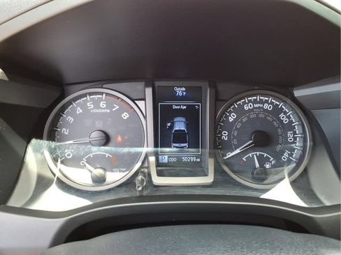 Used 2018 Toyota Tacoma TRD Sport AWD/4WD image 23