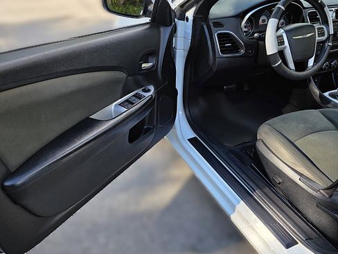 Used 2012 Chrysler 200 Touring image 12