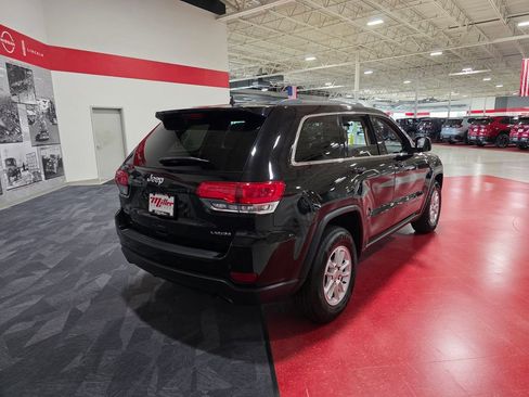 Used 2019 Jeep Grand Cherokee Laredo AWD/4WD image 3