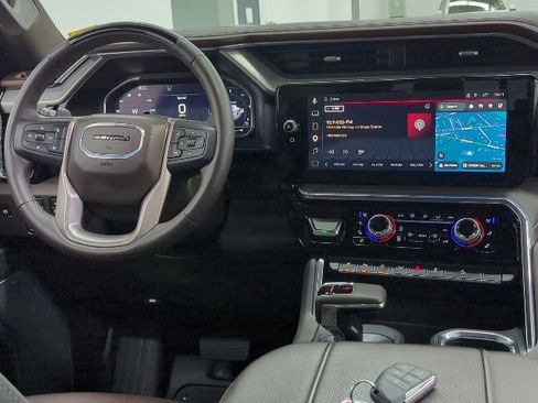 Used 2025 GMC Sierra 1500 Denali AWD/4WD image 30