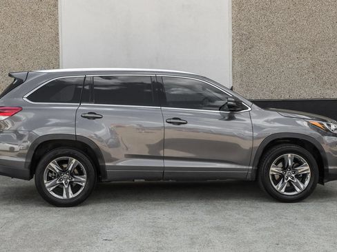 Used 2017 Toyota Highlander Limited Platinum FWD image 8