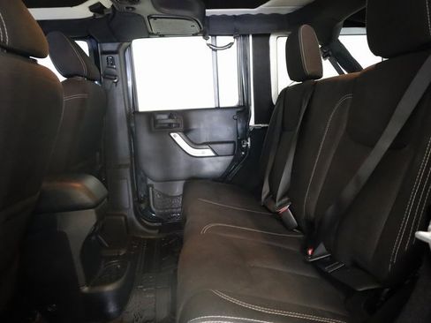 Used 2015 Jeep Wrangler Unlimited Rubicon w/ Max Tow Package image 28