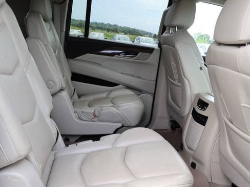 Used 2020 Cadillac Escalade ESV Premium Luxury AWD/4WD image 16