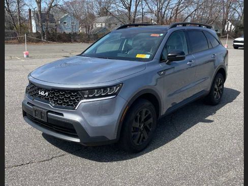 Used 2023 Kia Sorento S w/ Panoramic Sunroof Package image 5