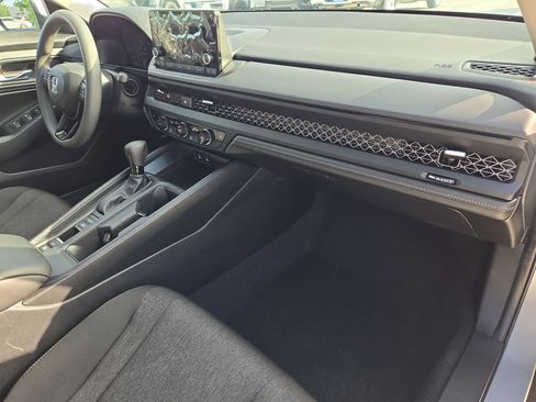 Used 2024 Honda Accord EX image 31