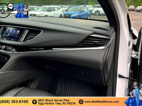 Used 2023 Buick Enclave Avenir AWD/4WD image 14