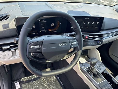 New 2026 Kia Sportage EX FWD image 9