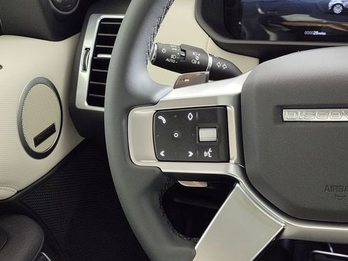 Used 2025 Land Rover Discovery Dynamic SE image 22