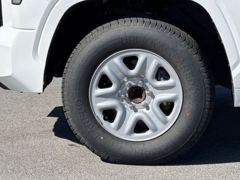 Used 2022 Toyota Tundra SR w/ SR Tow Package image 31