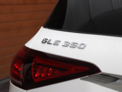 Used 2020 Mercedes-Benz GLE 350 4MATIC image 4