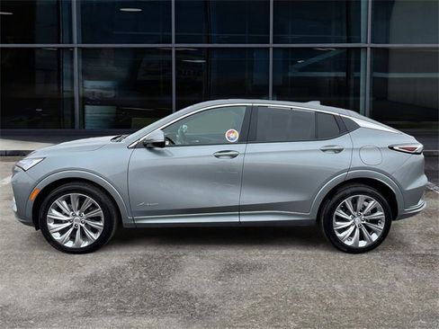 Used 2025 Buick Envista Avenir image 2