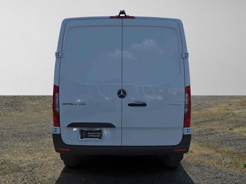 Used 2025 Mercedes-Benz Sprinter 2500 image 4