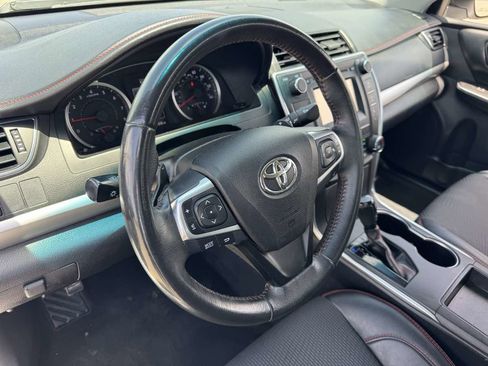 Used 2017 Toyota Camry SE w/ Moonroof Package FWD image 23