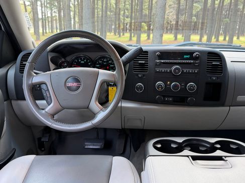 Used 2011 GMC Sierra 2500 SLE image 3