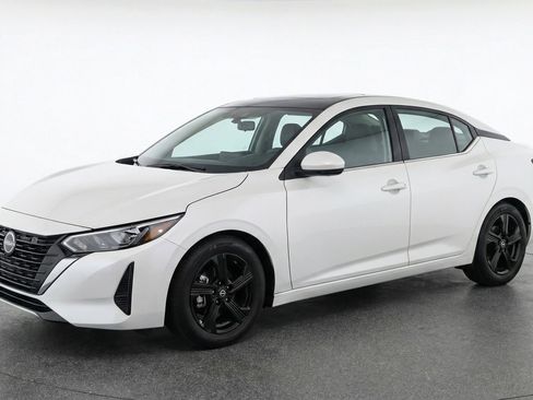 Used 2025 Nissan Sentra SV FWD image 3